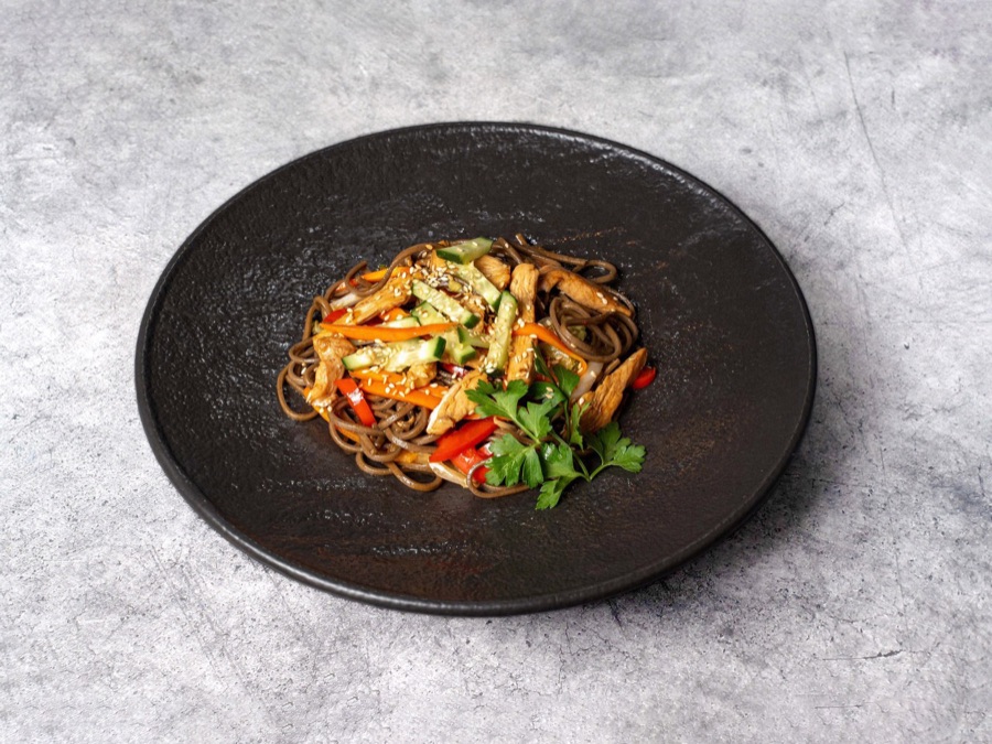 Гречневая лапша с курицей